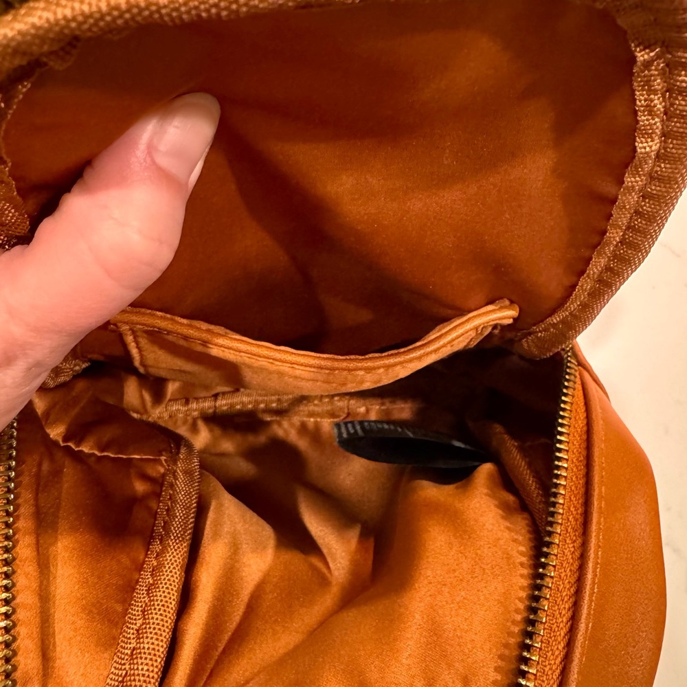 Elegant Tan Woven Leather Crossbody Bag - Picture 7 of 7